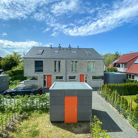 Holiday home Strandlaeufer 1 *