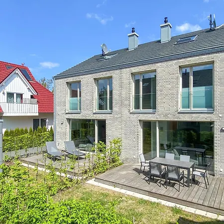 Holiday home Strandlaeufer 1